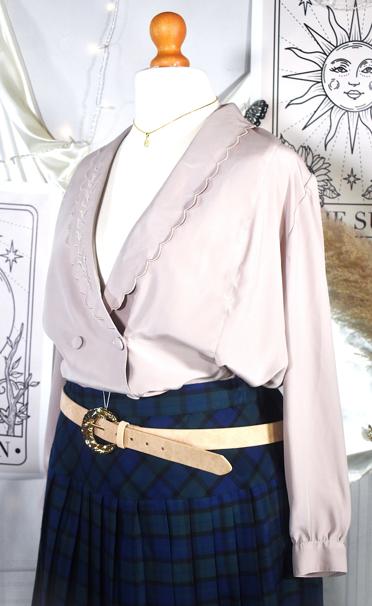 Chemise vieux rose col festonné brodé de perles