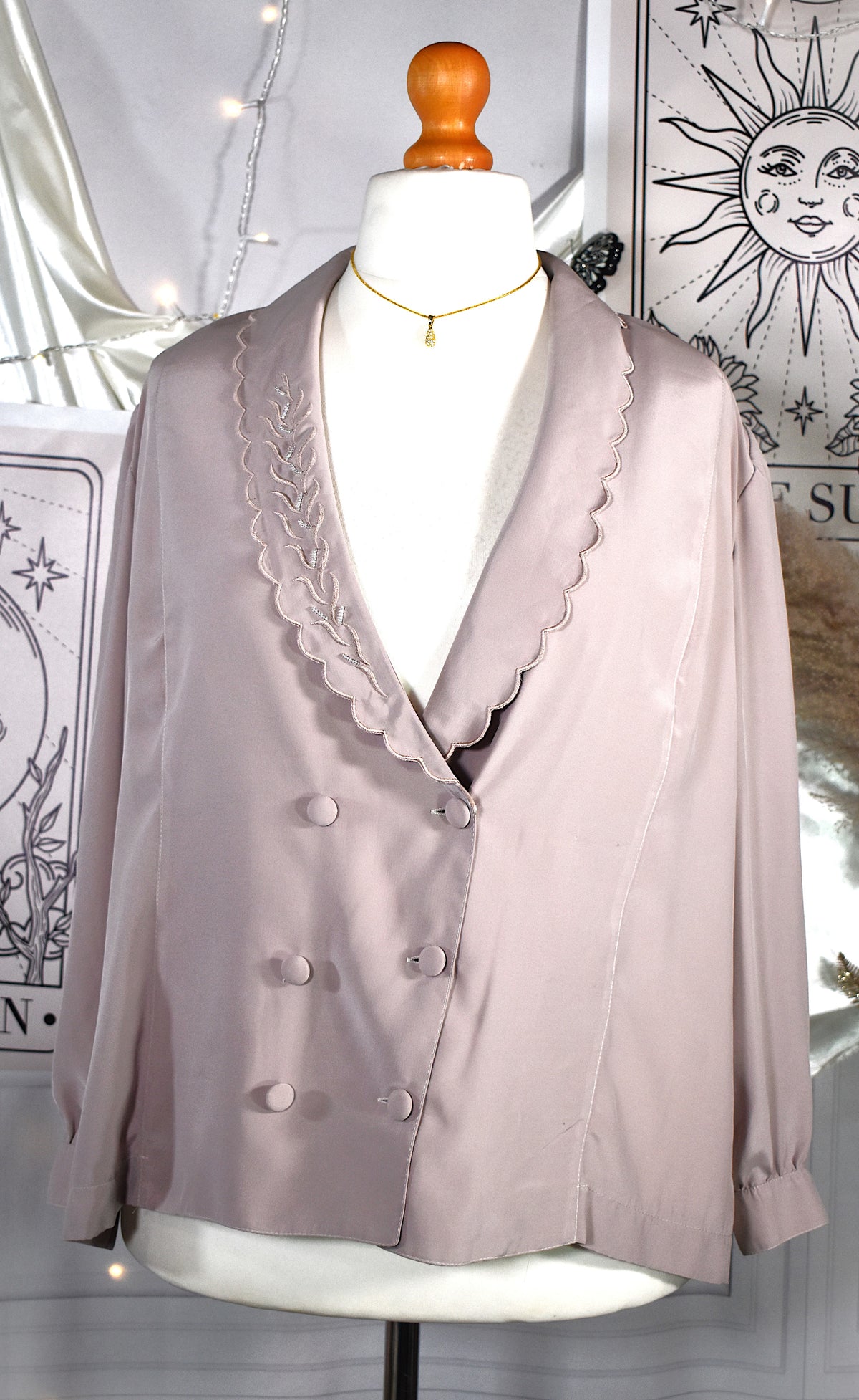 Chemise vieux rose col festonné brodé de perles