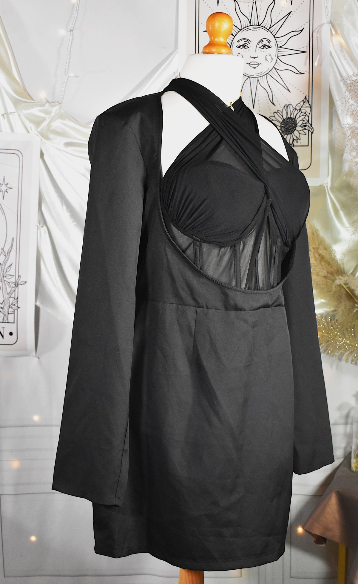 Robe noire PrettyLittleThing effet corset transparente