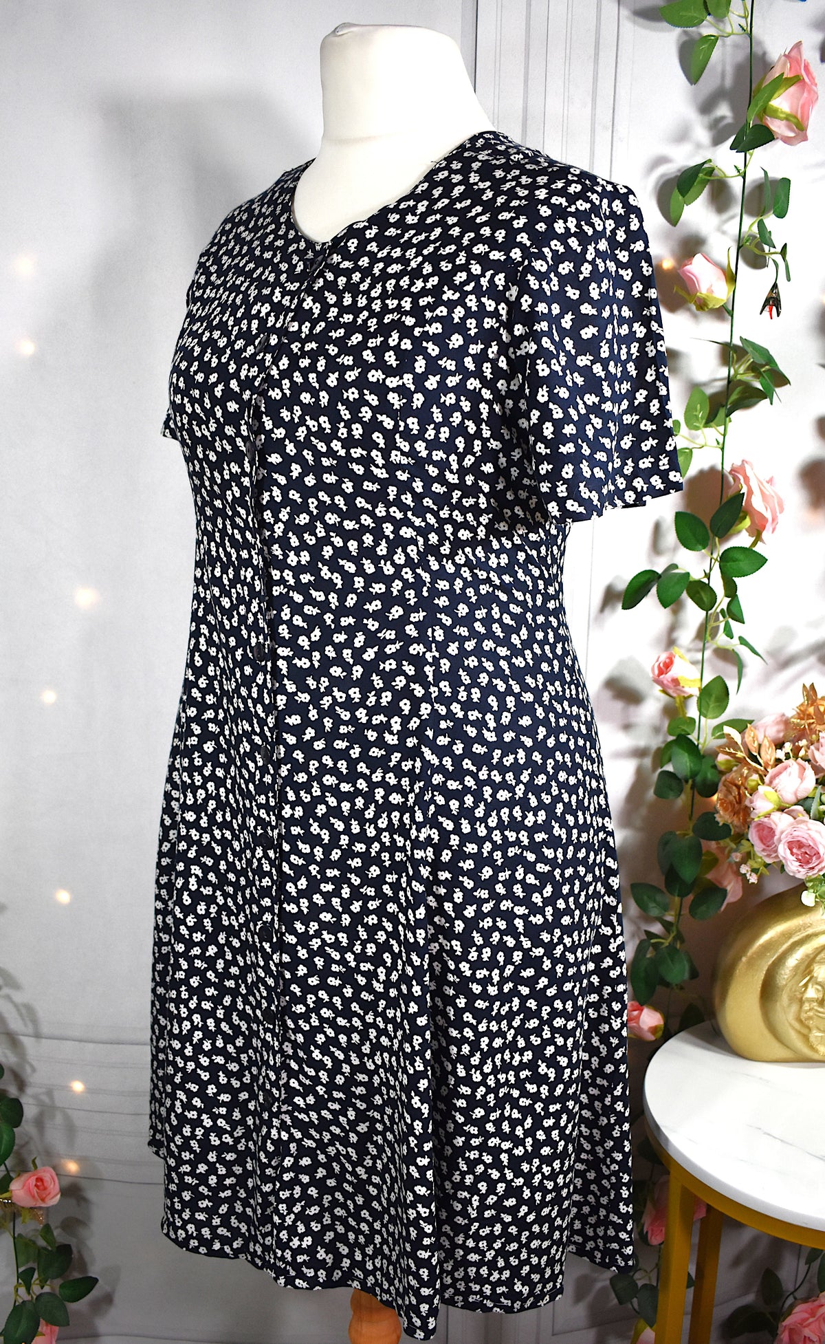 Robe en viscose bleu marine & fleurs blanches