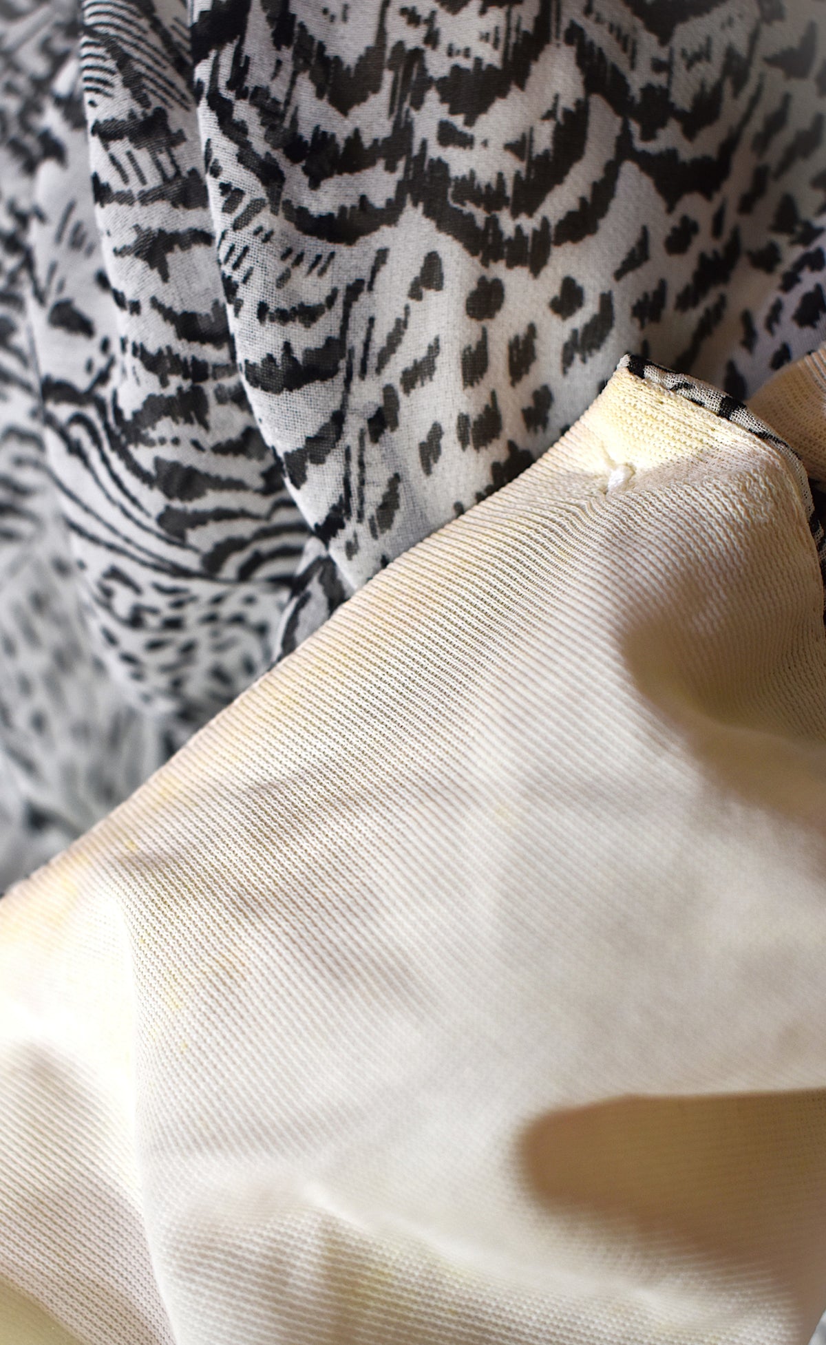 Robe mousseline volantée crème et noire