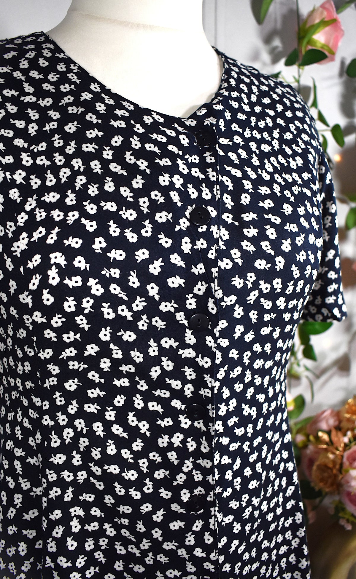 Robe en viscose bleu marine & fleurs blanches