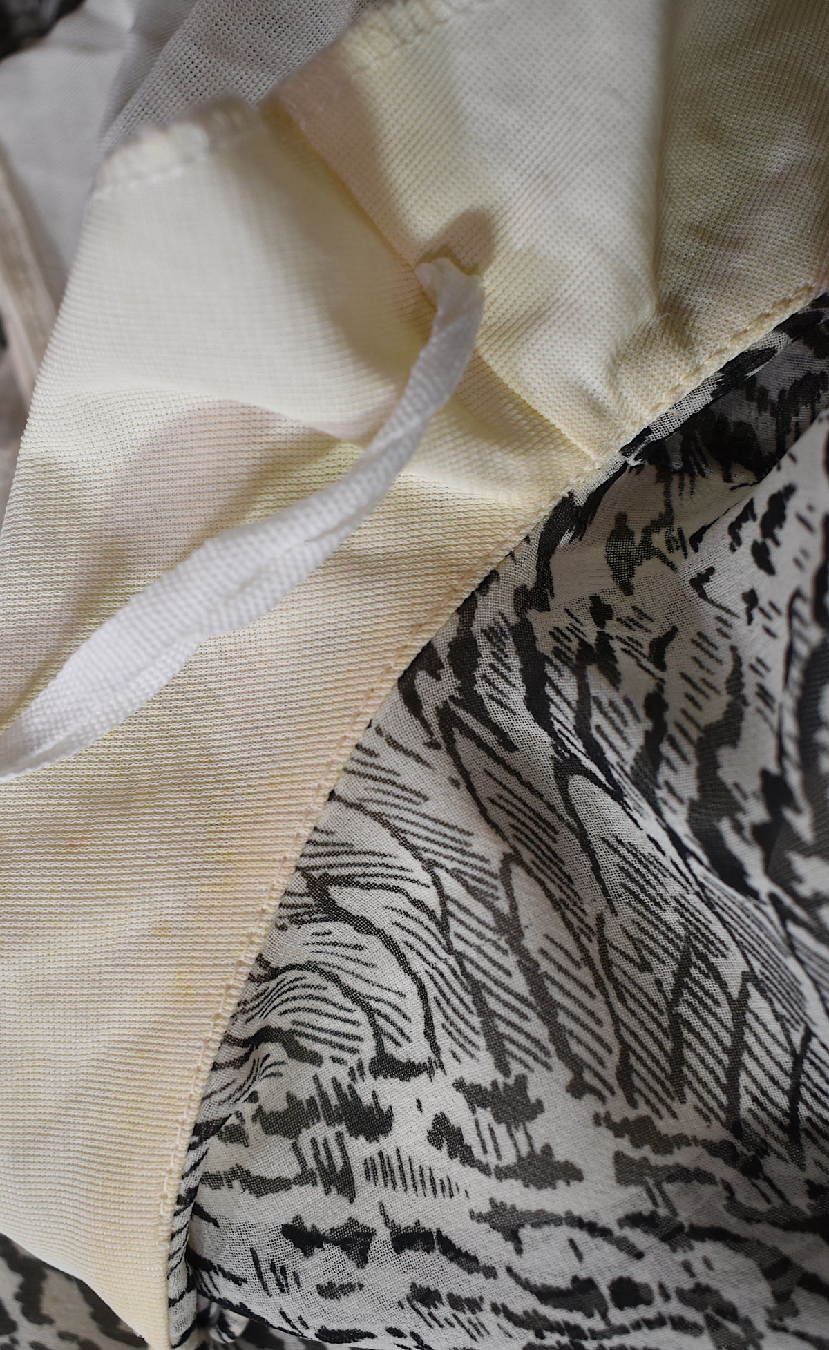 Robe mousseline volantée crème et noire