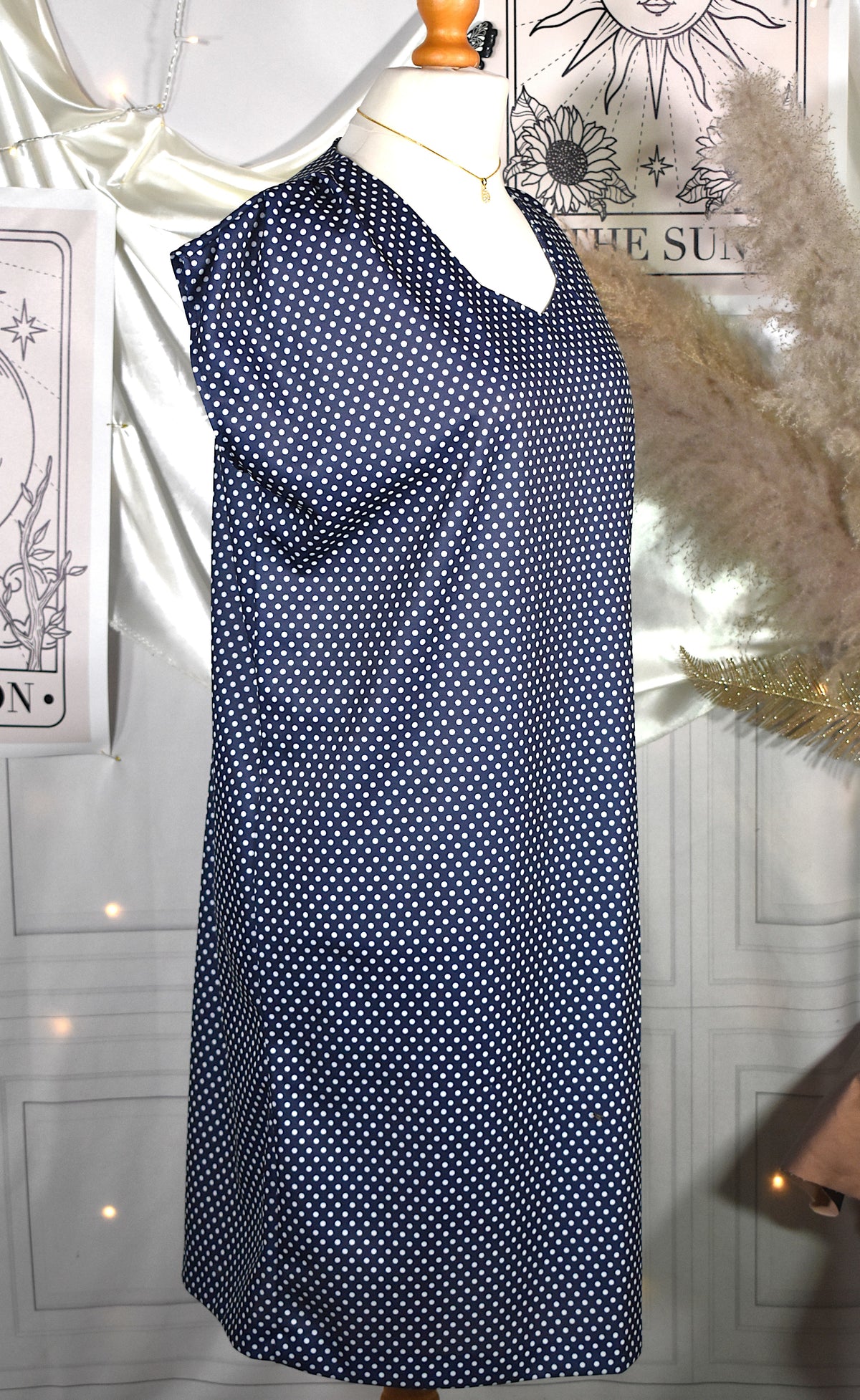Robe bleu marine à pois blancs