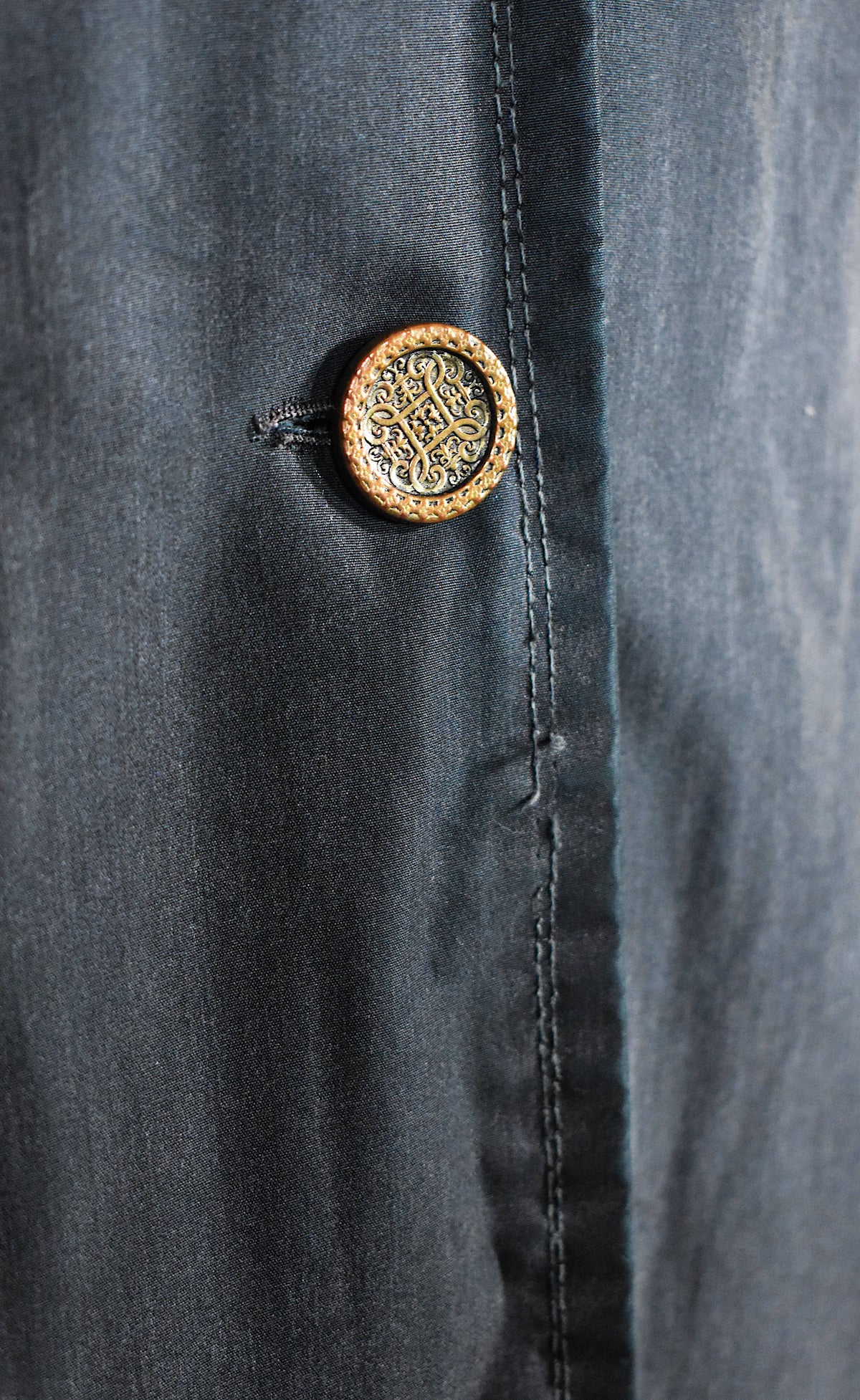 Gabardine gris anthracite mi-longue boutons cuivrés
