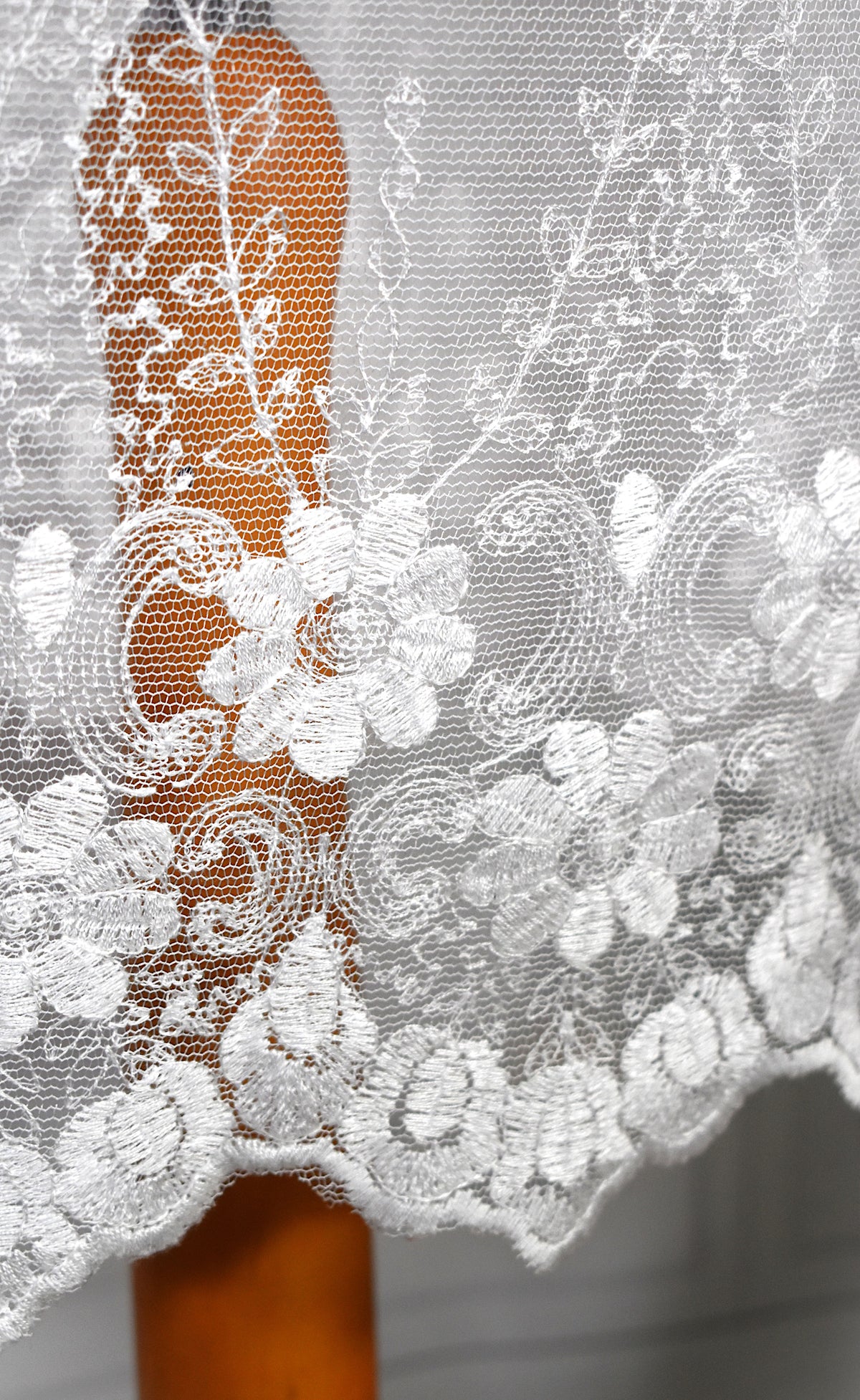 Surjupe tulle blanc transparent dentelle festonnée