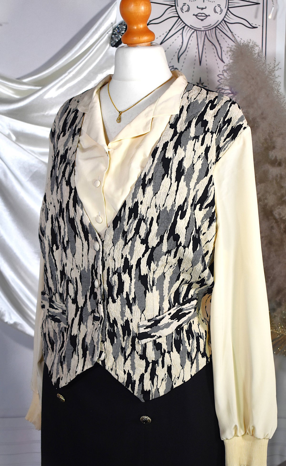 Chemise crème avec gilet intégré noir beige gris