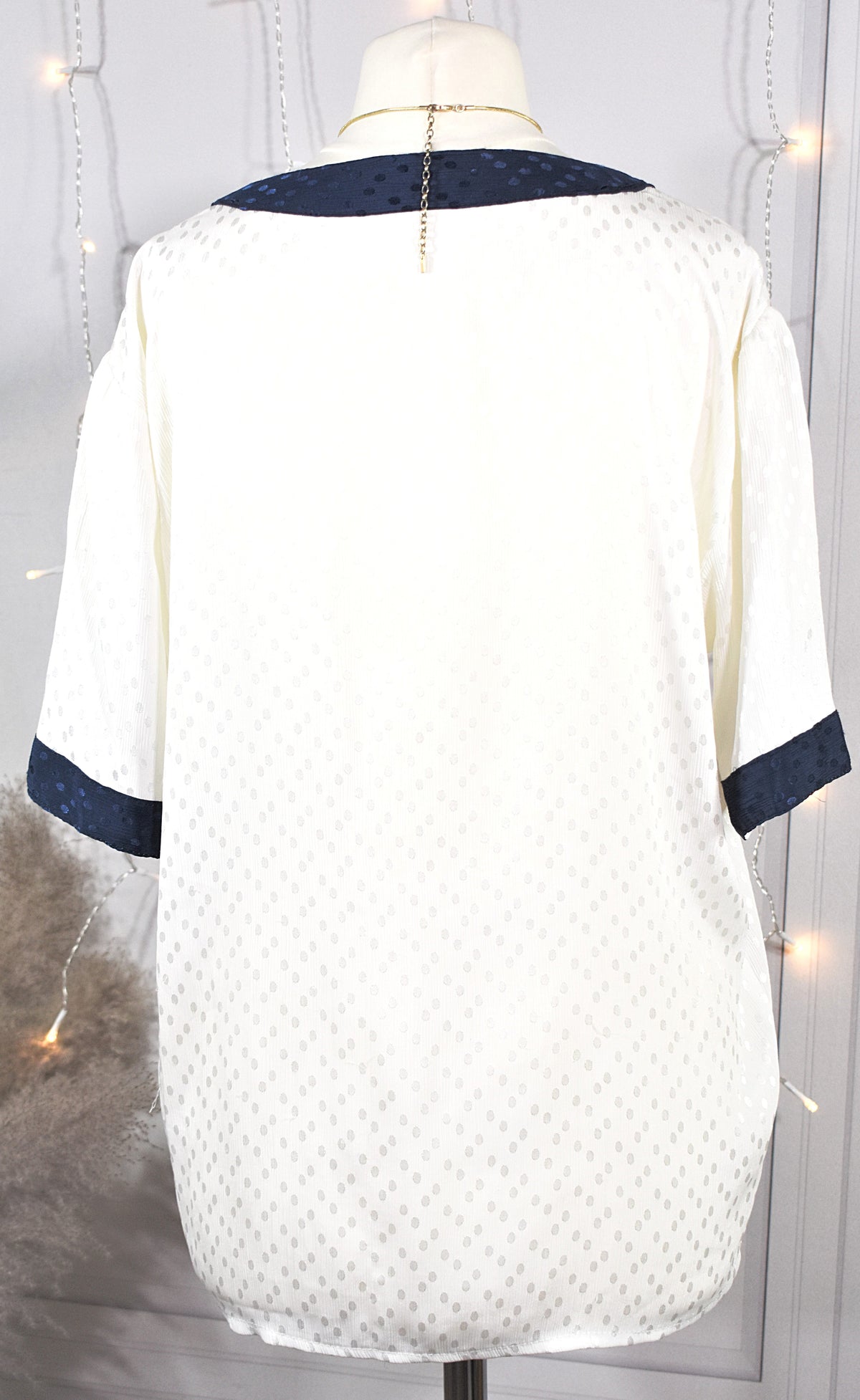 Blouse aux pois damassés blanc & bleu marine