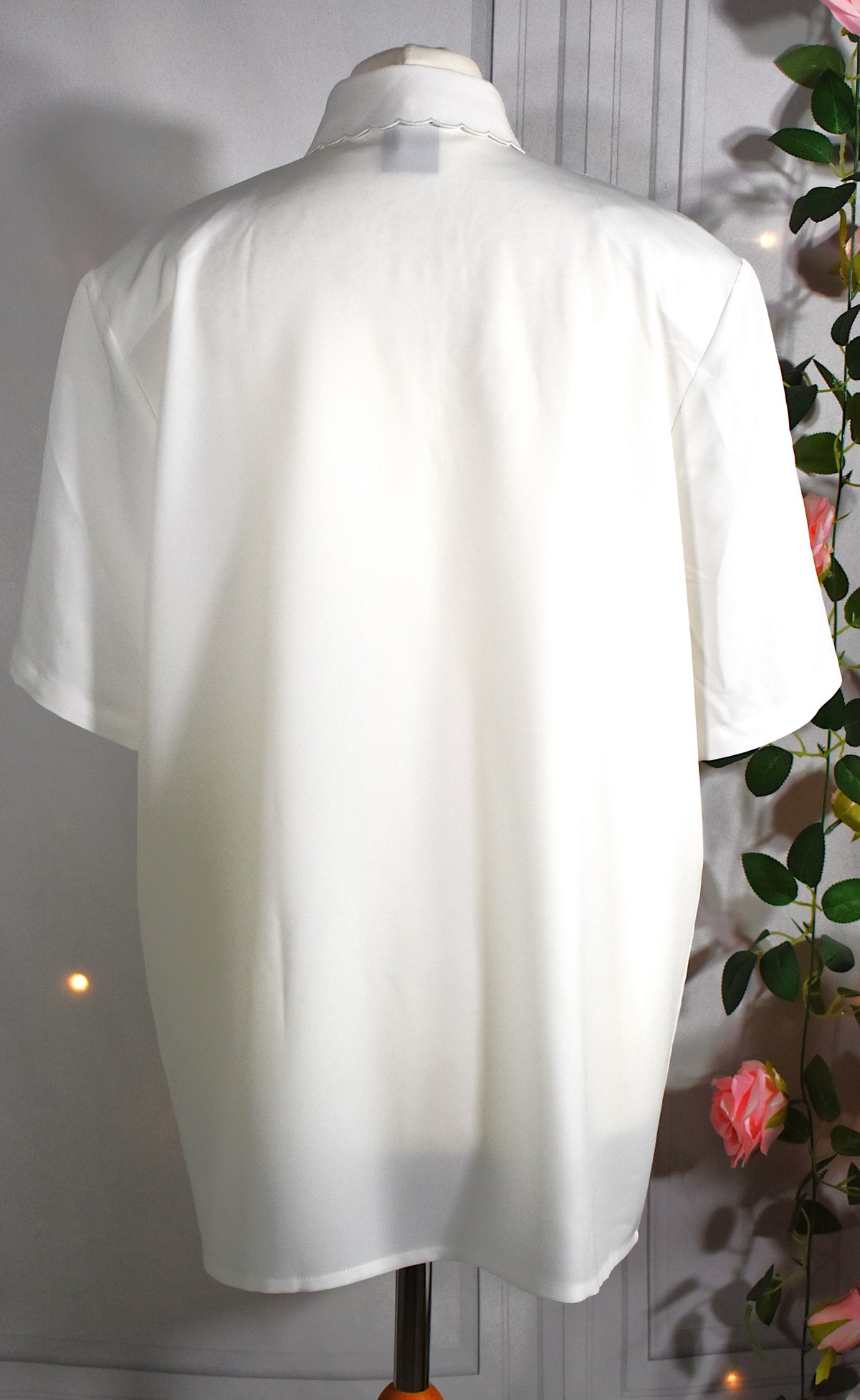 Chemise blanche et col brodés