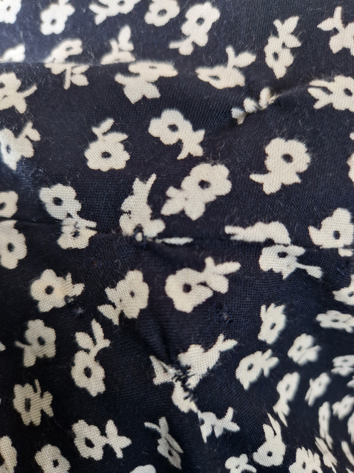 Robe en viscose bleu marine & fleurs blanches
