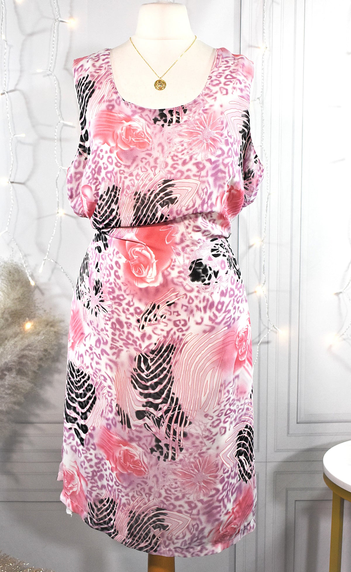 Robe foulard rose aux motifs floraux & animaliers