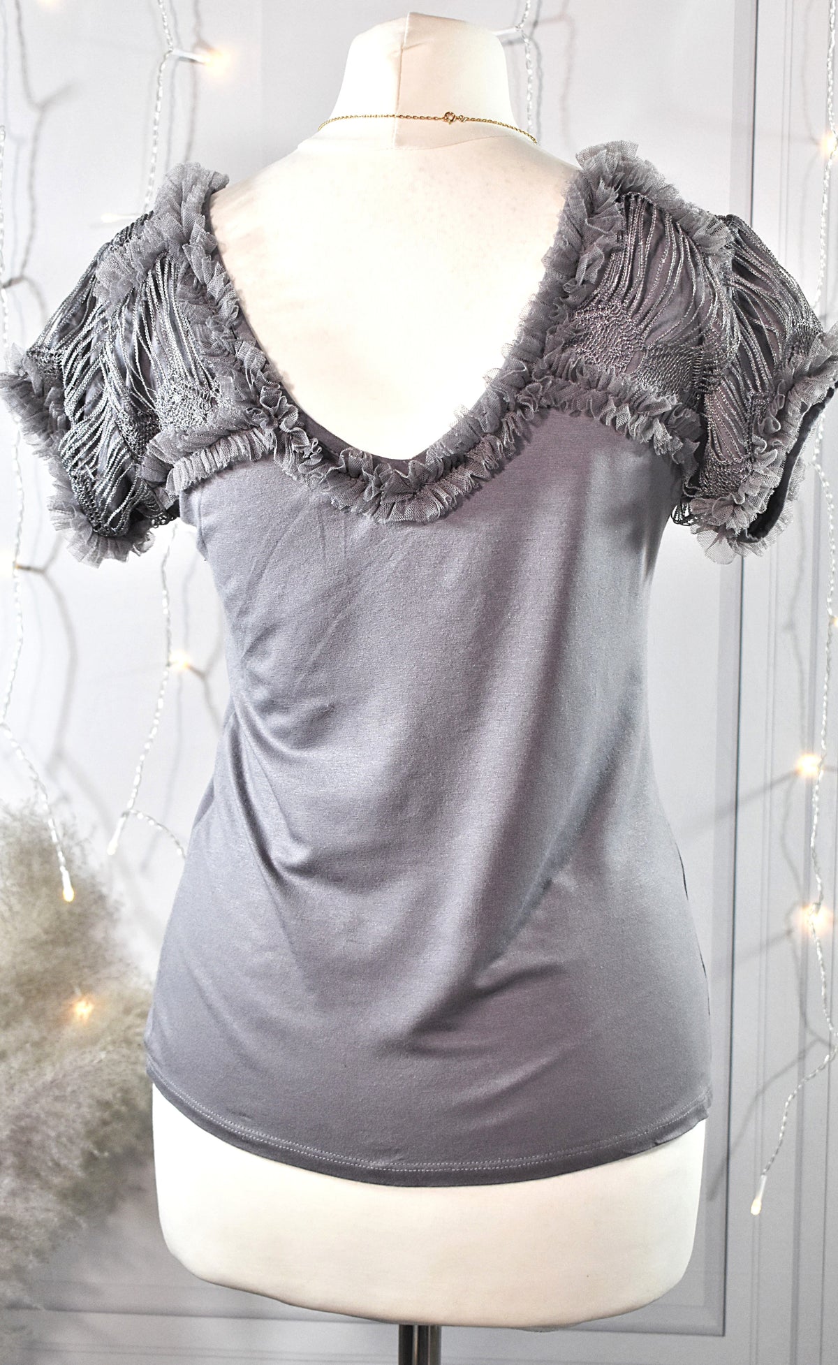 T-shirt gris froufrous & franges