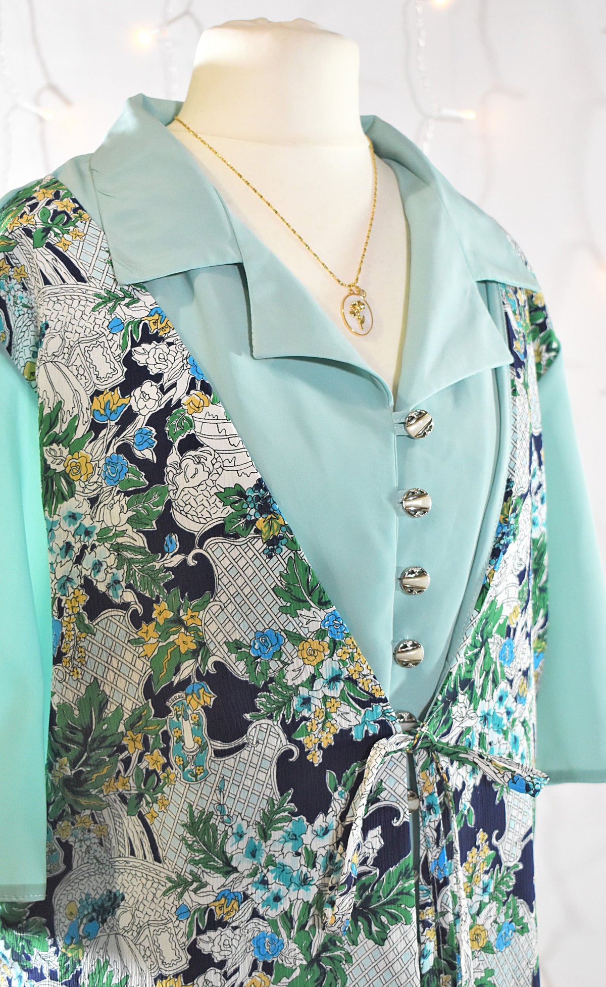 Chemise fluide foulard turquoise aux motifs floraux